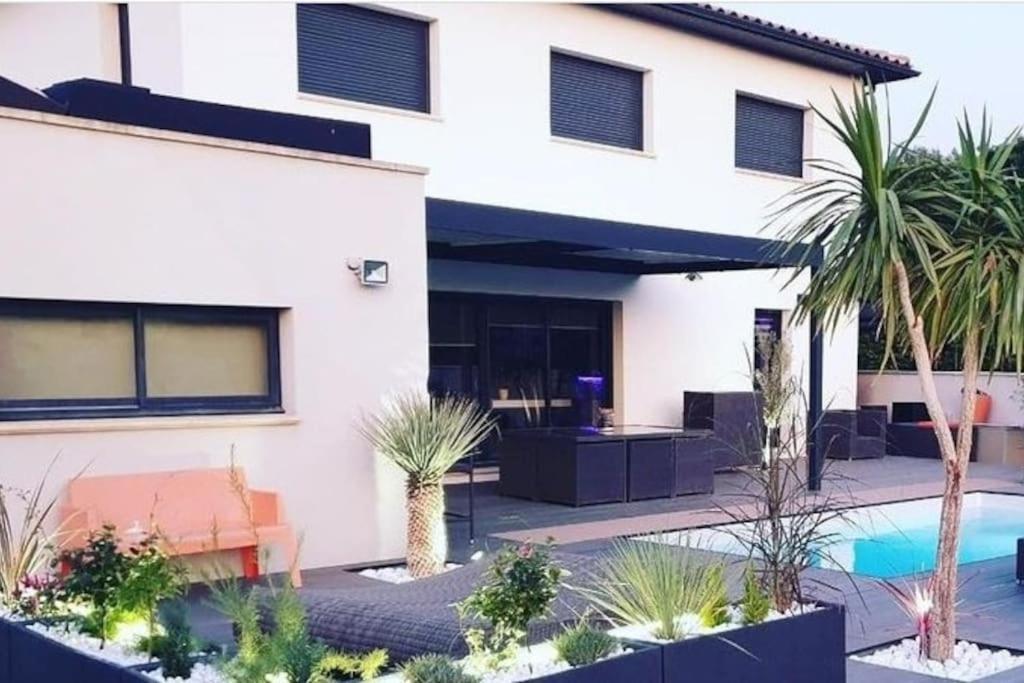 Maison De Vacances Contemporaine Avec Piscine Villa Vedène Exterior foto
