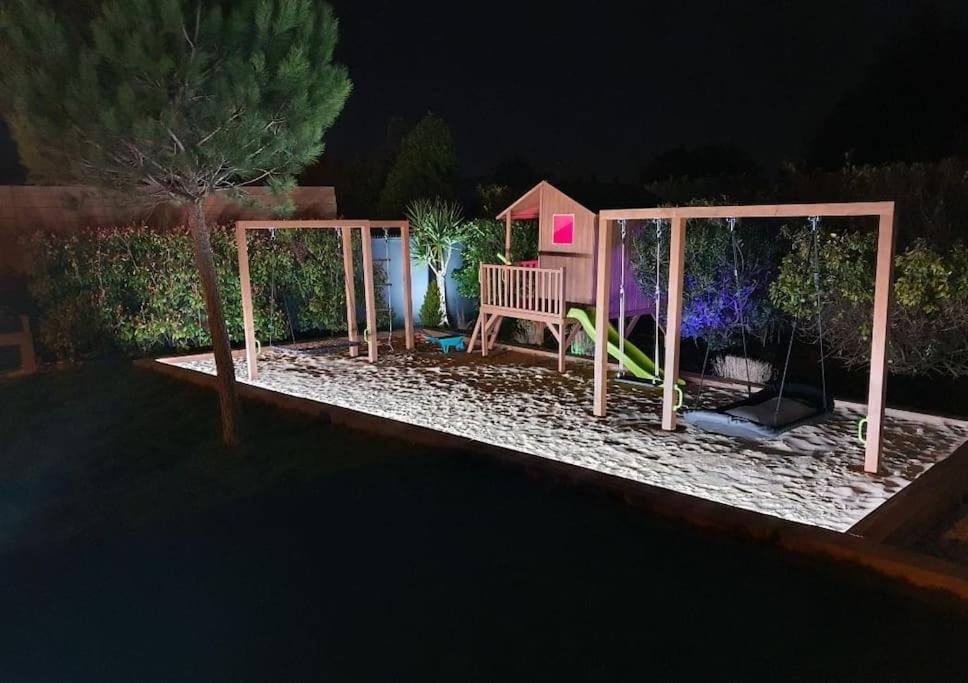 Maison De Vacances Contemporaine Avec Piscine Villa Vedène Exterior foto