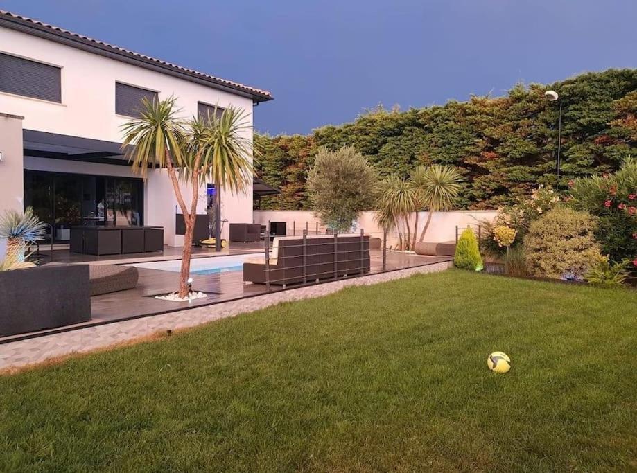 Maison De Vacances Contemporaine Avec Piscine Villa Vedène Exterior foto